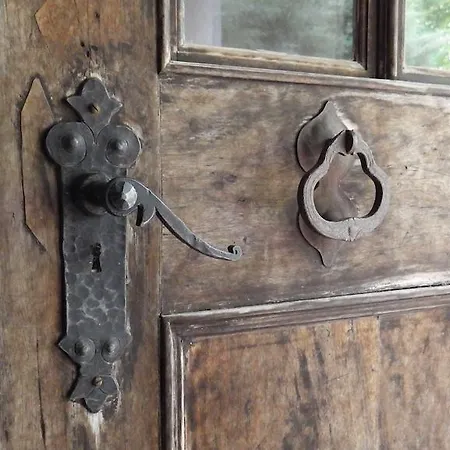 索内比赫尔旅馆 *